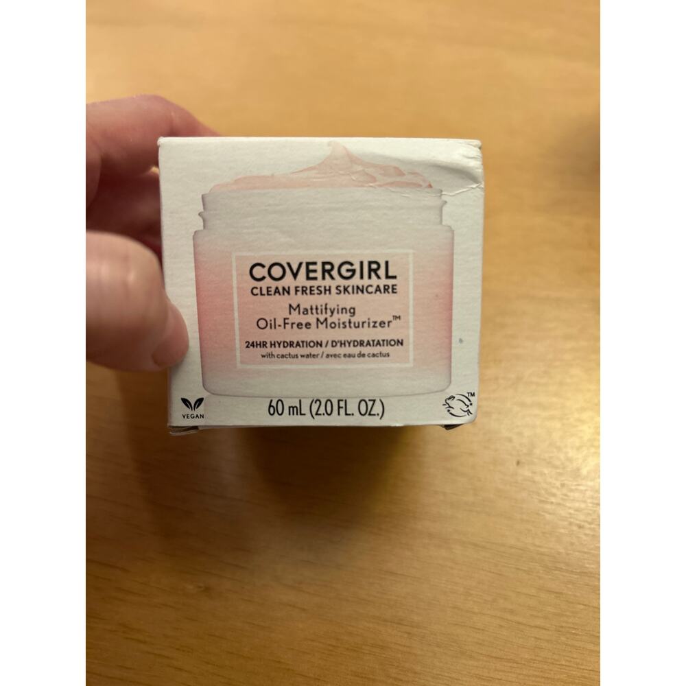 New COVERGIRL Clean Fresh Skincare Mattifying Oil-Free Moisturize 24HR Hydration